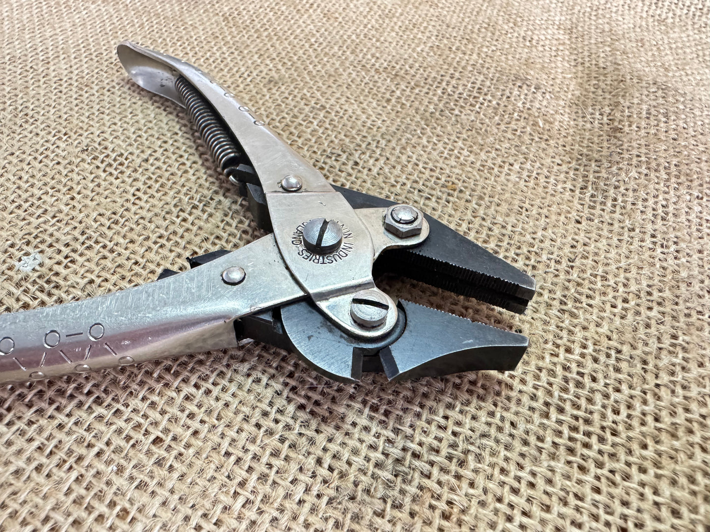 Maun Industries 4951 140 Pliers with Side Cutter
