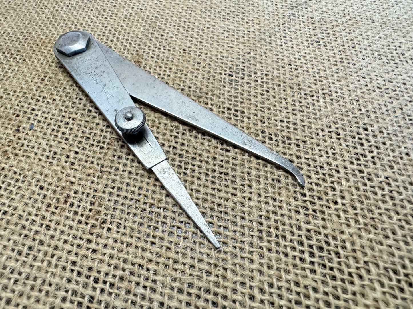 L.S Starrett Co 4” Hermaphrodite Adjustable Leg Engineers Calipers / Dividers