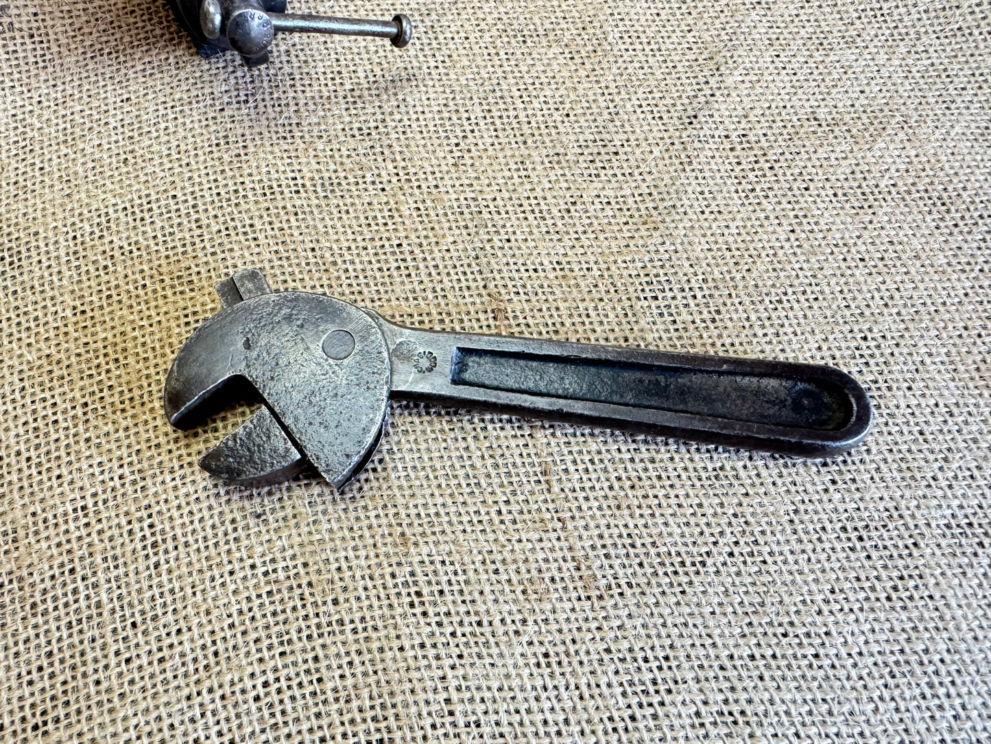 6” Swivel Head Self Adjusting Wrench