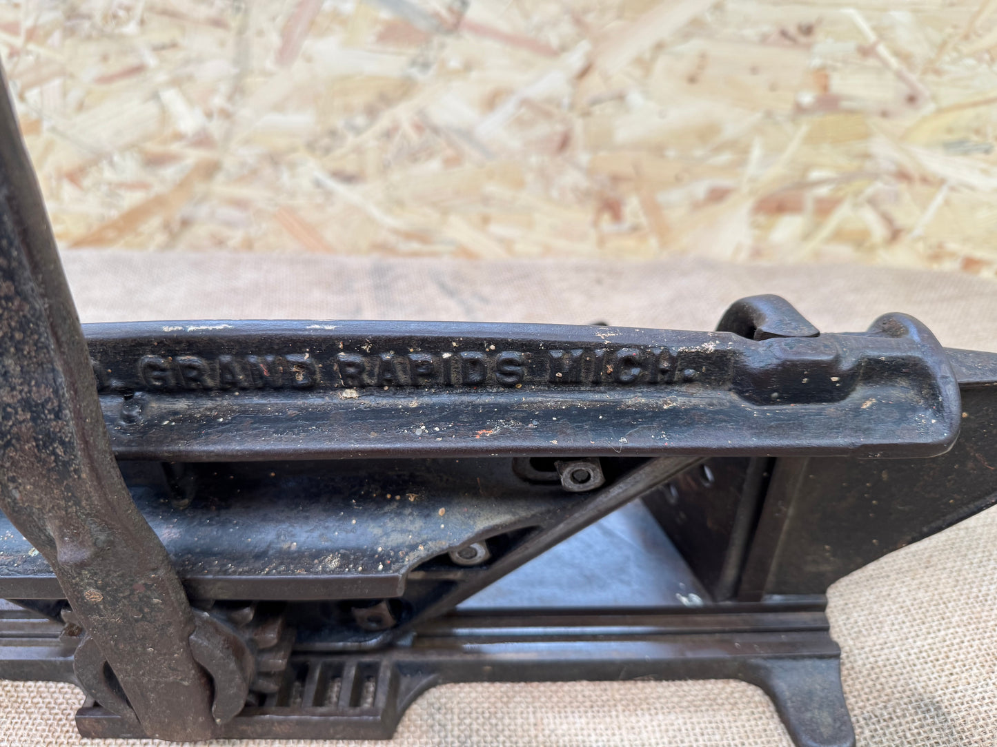 Fox Machine Co No 4A Universal Trimmer
