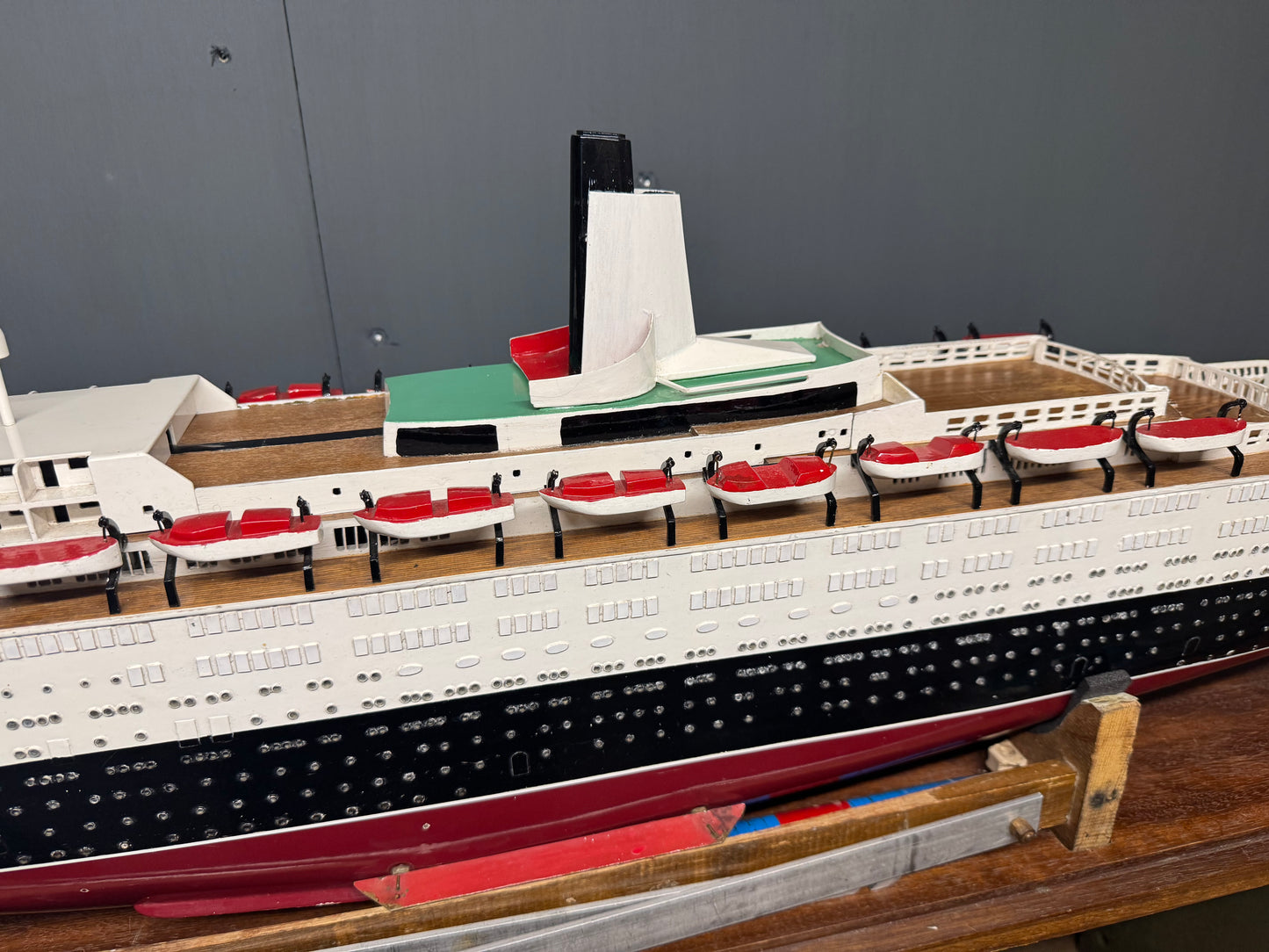 Vintage RC 1/200 Scale Model of Queen Elizabeth II