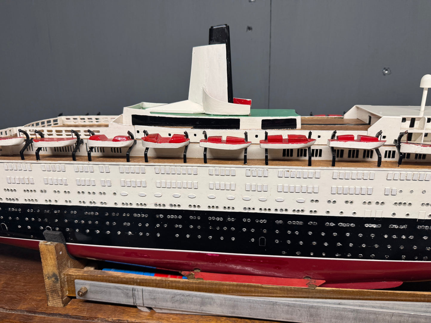 Vintage RC 1/200 Scale Model of Queen Elizabeth II
