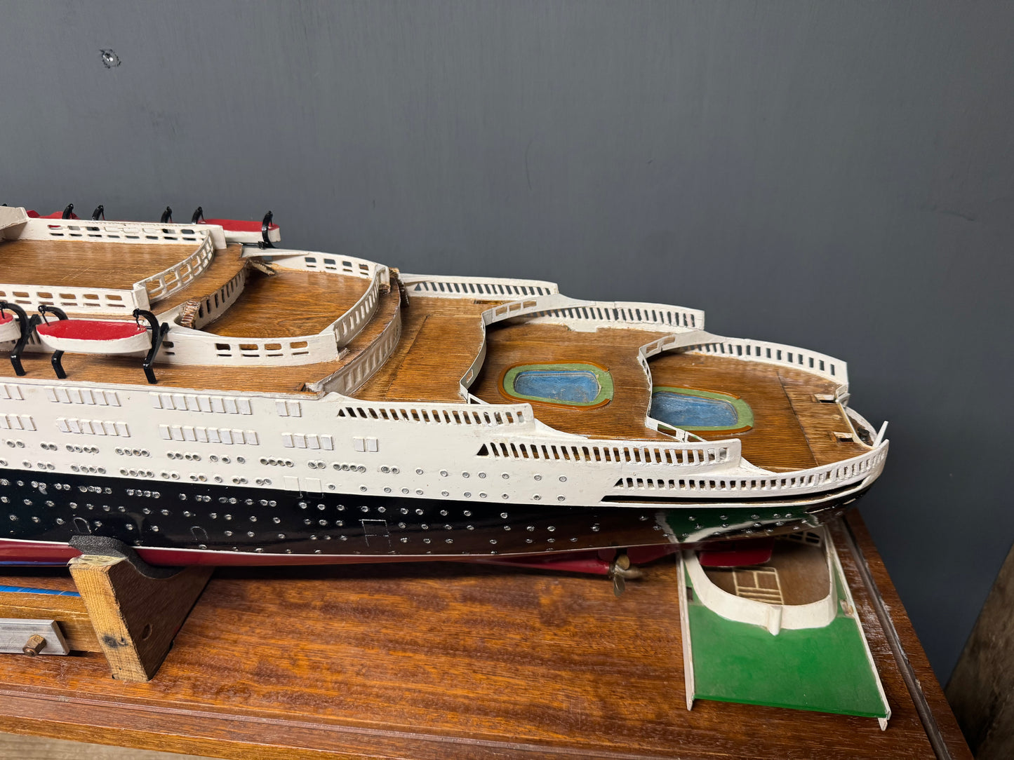Vintage RC 1/200 Scale Model of Queen Elizabeth II