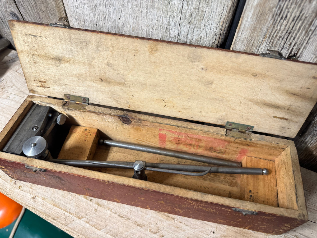 Moore & Wright No 405 Universal Surface Gauge