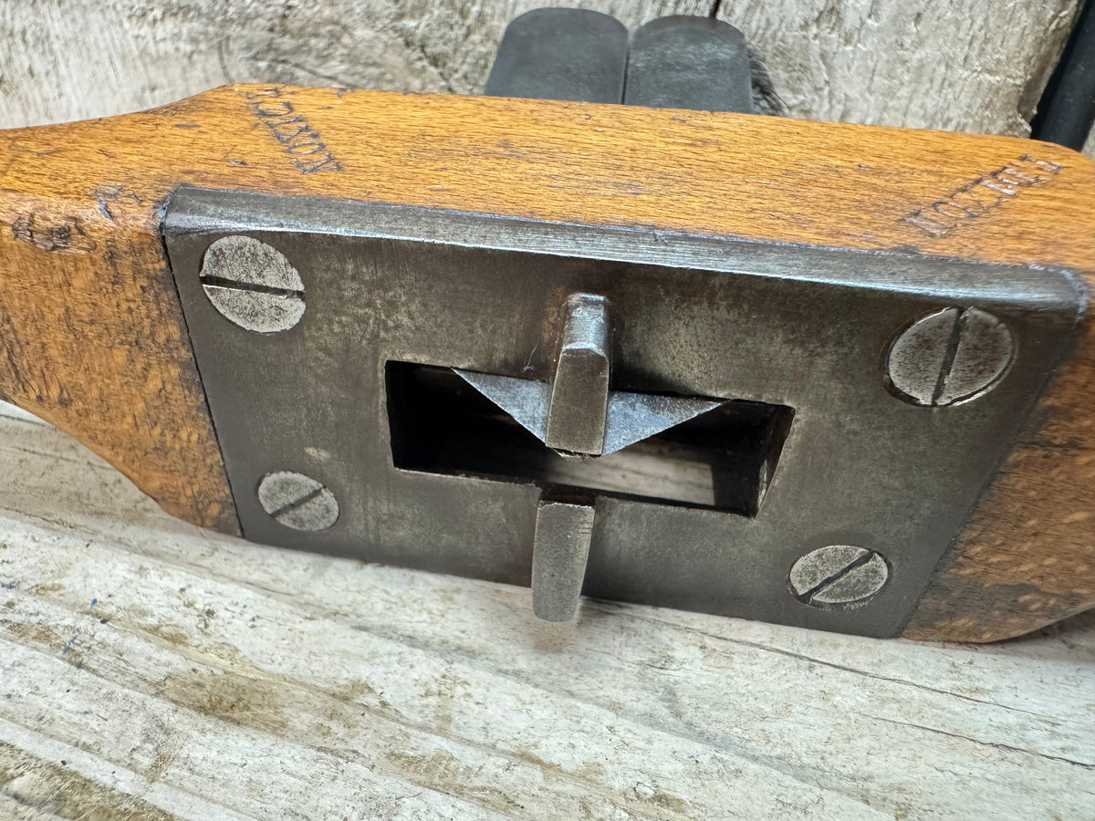 Antique Coachmakers Router