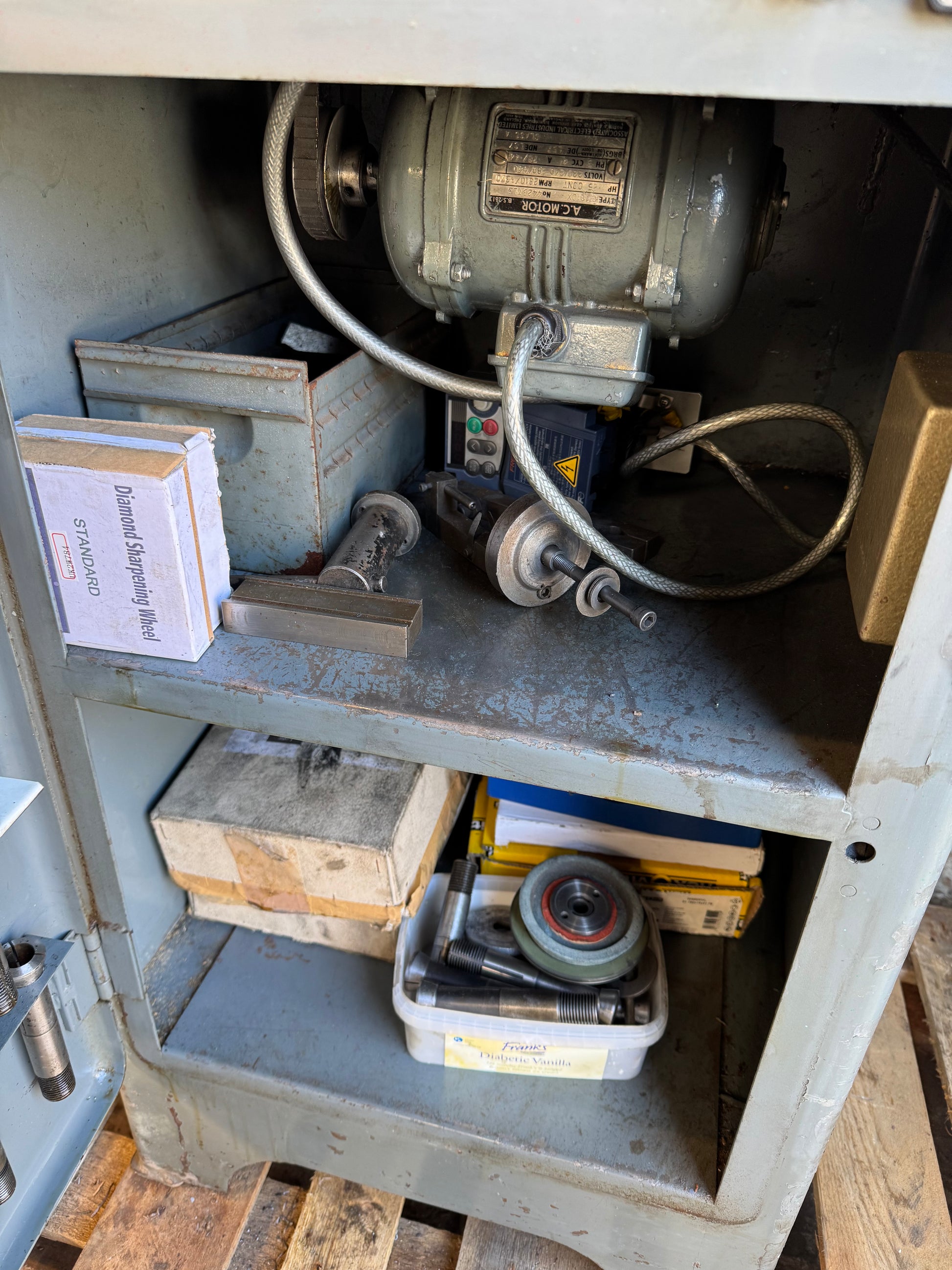 Alexander 2CGC Cutter Grinder with Tooling, spares & Cabinet