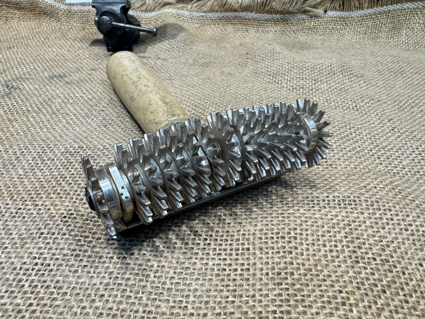 Crain Carpet Seam Roller