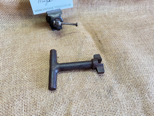 Cast Iron Manhole Cover Lift & Lock Key