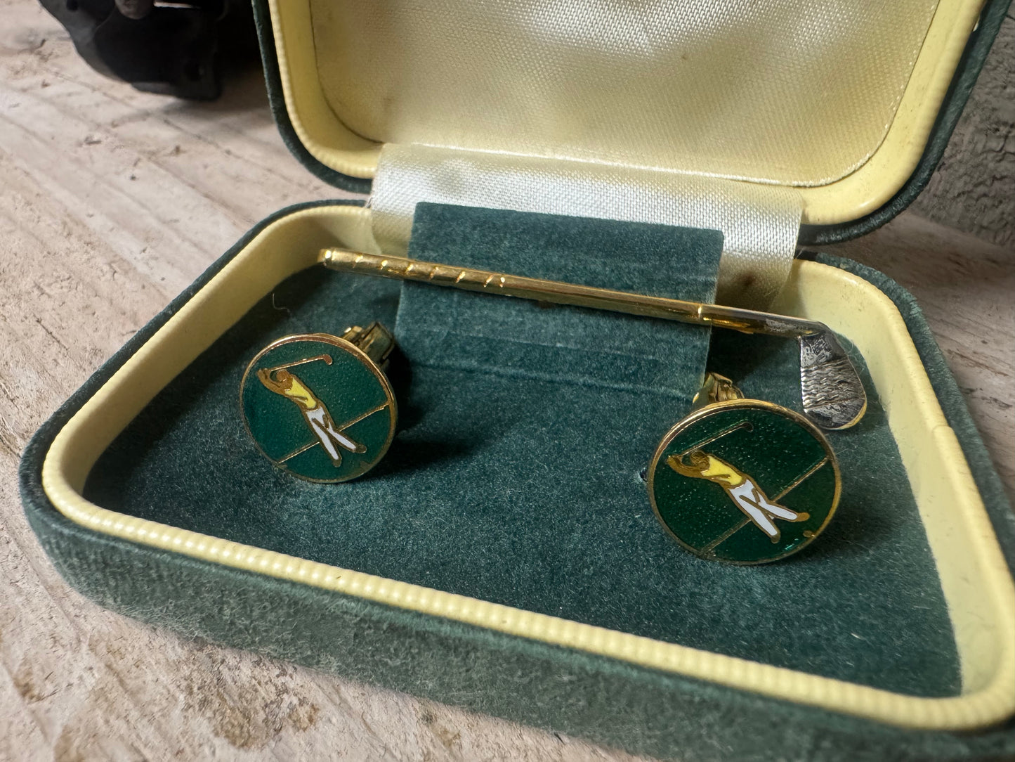Dunn & Co Green & Brass Golfing Themed Cufflinks & Tie Pin
