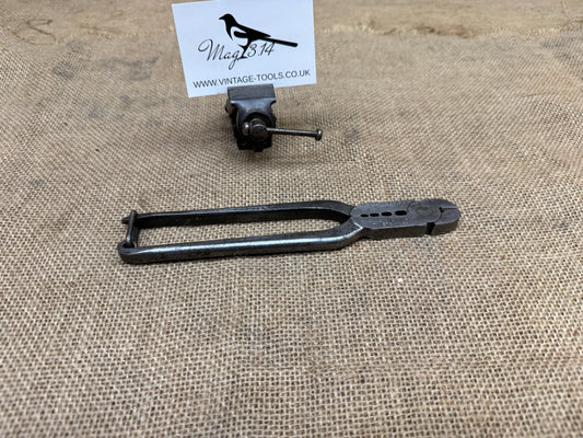 G.P.O Twist Nib / Sleeve Pliers