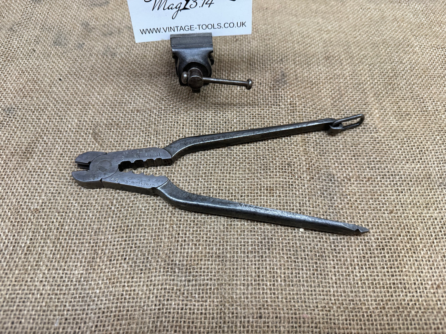 G.P.O Twist Nib / Sleeve Pliers
