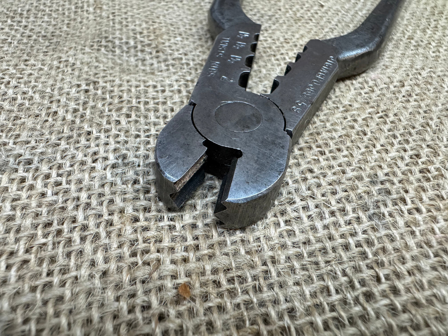 G.P.O Twist Nib / Sleeve Pliers