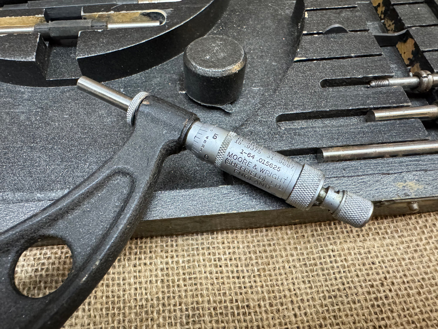 Moore & Wright No 943 FA1522 Broad Arrow Marked 4-8" Micrometer